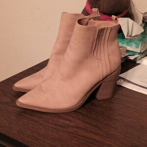 Universal Thread Boots